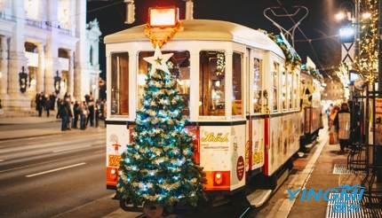 Christmas decorated tram on the Vienna Ring line